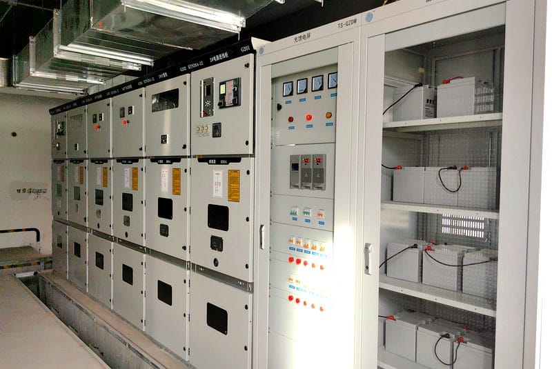 Metal enclosed medium voltage switchgear panels for distribution protection
